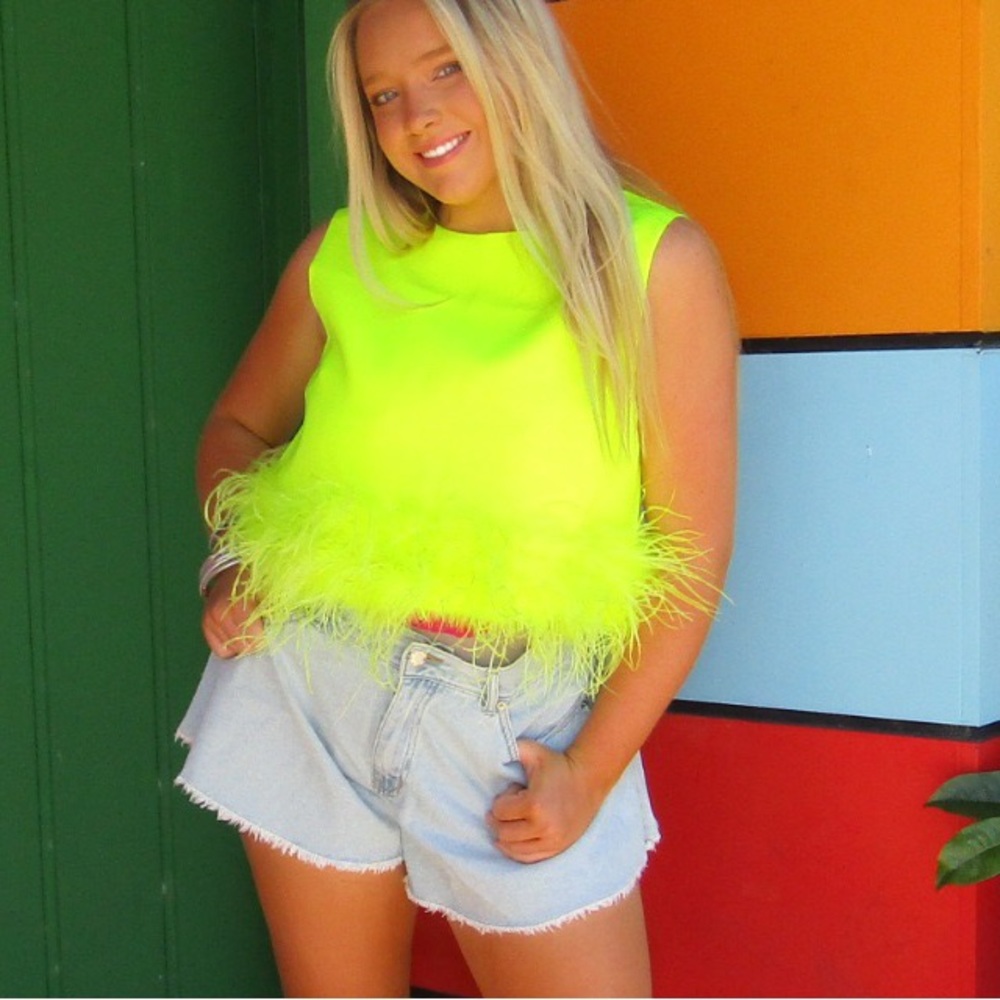 worn 1 time for senior pics. cute and comfy